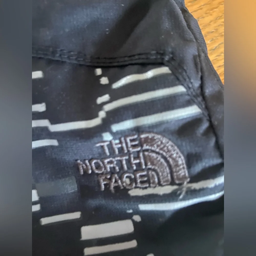 The North Face Kids DRYVENT Winter Glove Set–  (Black)